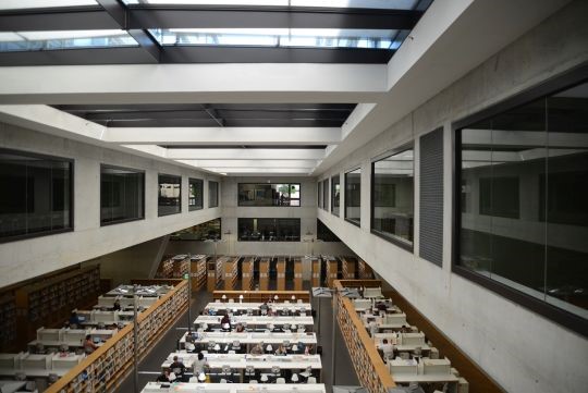 Uni Bern - Bibliothek vonRoll